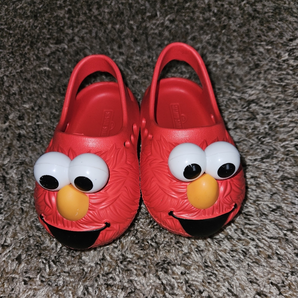Elmo Crocs